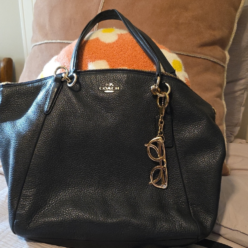 Coach Black Pebbled Leather Tote, Bearly Ever Used. Beautiful Shoulder Bag.